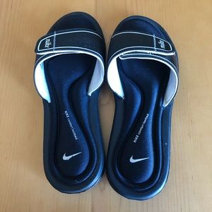 Women's Nike slip-on’s